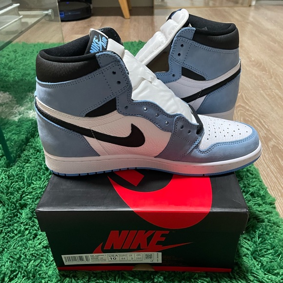 Air Jordan 1 high in university blue colorway - Picture 4 of 10